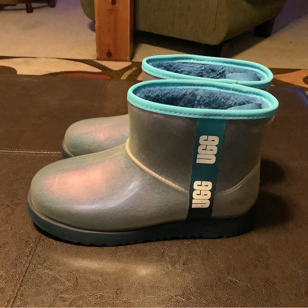 Waterproof UGG boots - Picture 3 of 7